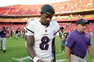 John Harbaugh revela cuándo regresará Lamar Jackson