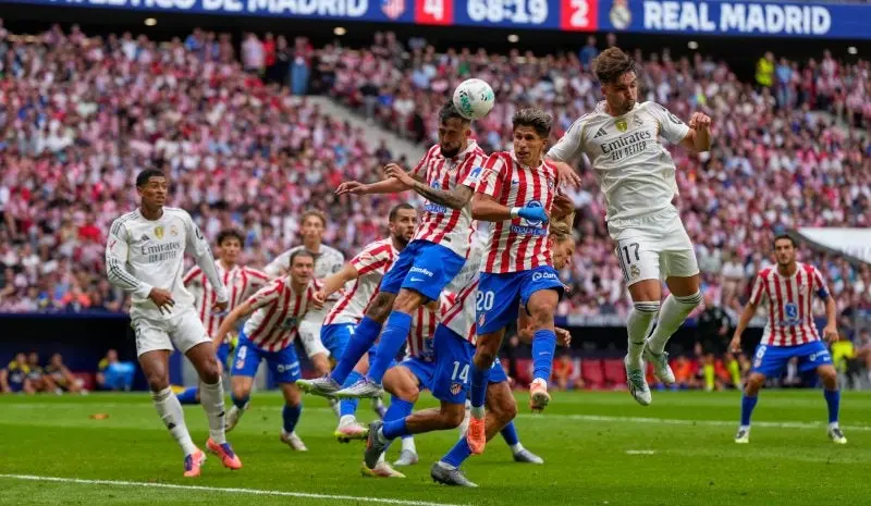 Asencio remata en un Atlético de Madrid vs Real Madrid | AP