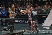 ¡Gracias, hasta siempre! Los Dudley Boyz se han retirado de la lucha entregando las botas a los Hardys