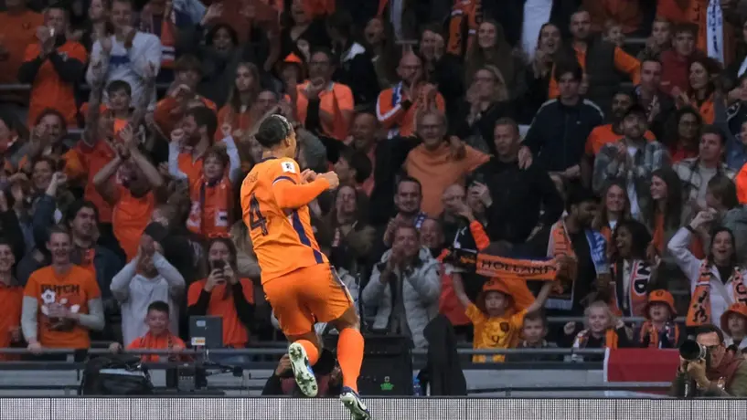 Países Bajos golea a Finlandia y permanece invicto
