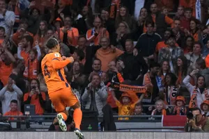 Países Bajos golea a Finlandia y permanece invicto