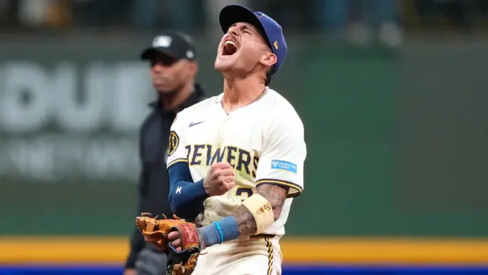 Milwaukee se posiciona en la Serie de Campeonato tras vencer a Chicago