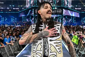 Dominik Mysterio presume su nuevo tatuaje en el cuello