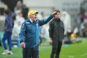 ¿Extraña estar en casa? Ancelotti no se olvida del Real Madrid y halaga a Vinicius