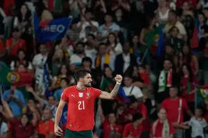 Portugal derrota a Irlanda con todo y penalti errado de Cristiano Ronaldo, quien deja récord a la deriva