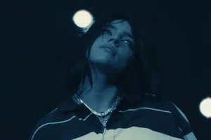 VIDEO: Billie Eilish es jalada por un fan en pleno concierto en Miami