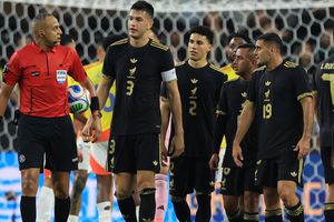 César Montes tras la goleada ante Colombia: "Un resultado que nadie esperaba"