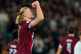 Haaland marca un triplete y llega a los 50 goles con Noruega