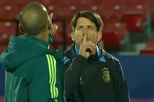 DT de Argentina mandó a callar a la banca de México durante partido