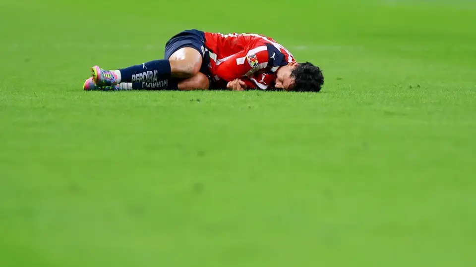 Miguel Gómez se lesionó el hombro pero siguió jugando en el Clásico Nacional en Phoenix