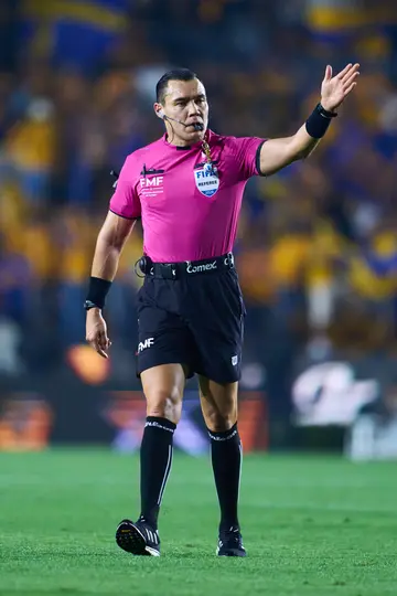 Gato Ortiz pitando el Tigres vs. Pachuca l MexSport