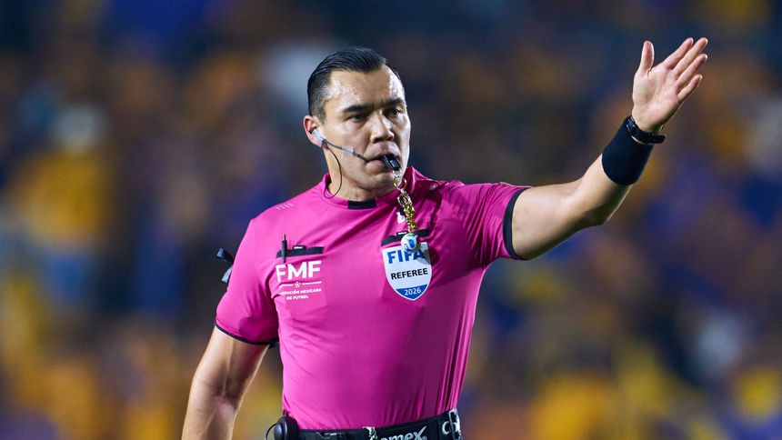 Gato Ortiz pitando el Tigres vs. Pachuca l MexSport