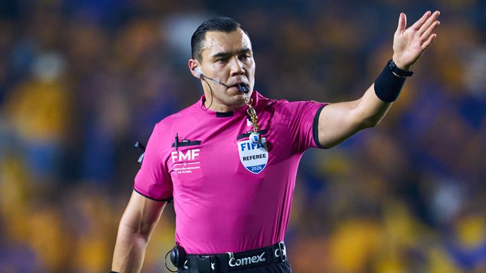 Gato Ortiz pitando el Tigres vs. Pachuca l MexSport