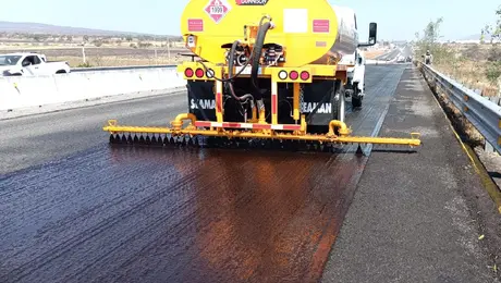 SICT mete turbo en Guanajuato: supervisan tren de pavimentación en la Salvatierra-Celaya