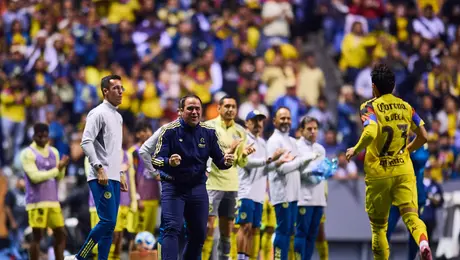 ¡Más mexicano que el mole! Se capta a André Jardine entonando el himno nacional mexicano previo al partido América vs. Puebla