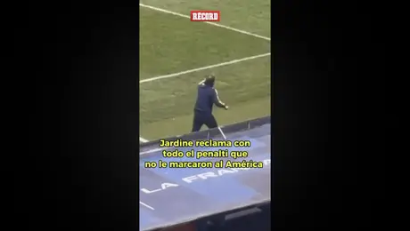 JARDINE reclamó el Penalti que no se le marcó al AMÉRICA en el partido frente a PUEBLA