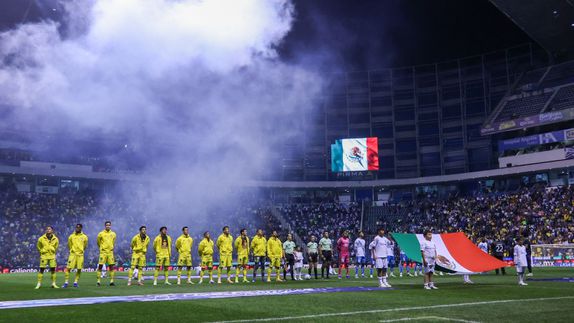 Paco Chacón comete garrafal error con el Día de la Bandera y Nacimiento del Niño Dios en plena transmisión