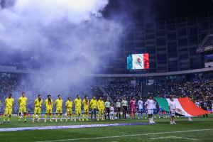 Paco Chacón comete garrafal error con el Día de la Bandera y Nacimiento del Niño Dios en plena transmisión
