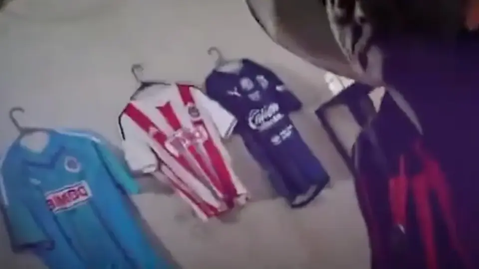 Don Juan y parte de su colección de Chivas | @TVAztecaJalisco