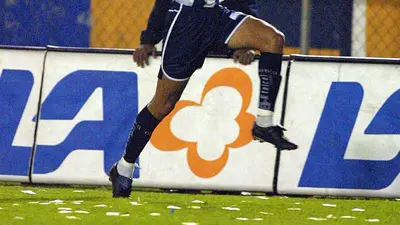El golazo de Kenedy ante Tigres que hizo recordar a Walter Silvani de 2001 con Pachuca