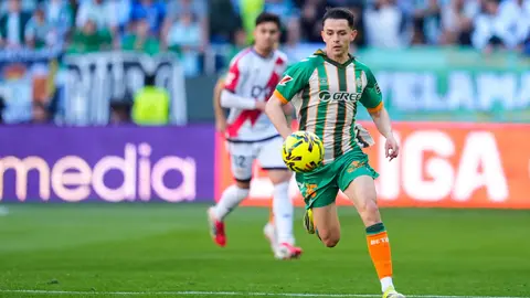 Fidalgo, mediocampista del Betis | Grosby Group