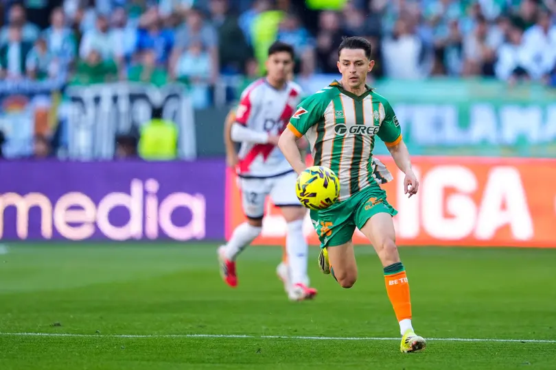 Fidalgo, mediocampista del Betis | Grosby Group