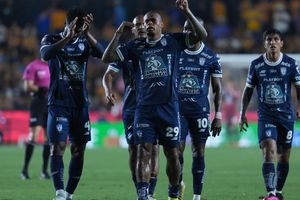 Pachuca sorprende y vence a los Tigres con voltereta incluida