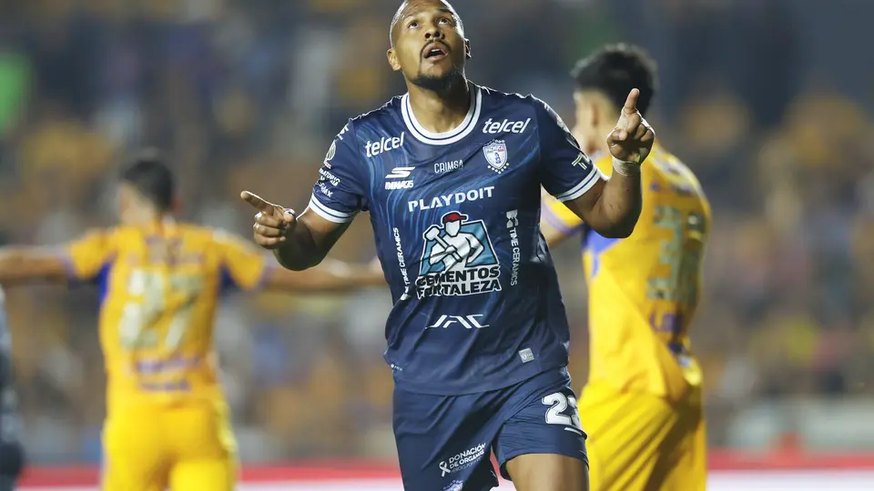 Salomón Rondón ante Tigres l IMAGO7