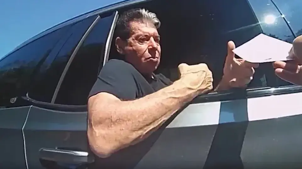 Vince McMahon siendo detenido l Connecticut State Police