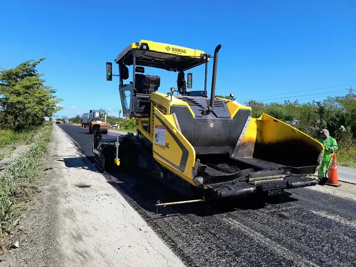 La SICT desplegó 20 trenes de pavimentación en 16 entidades del país / Especial