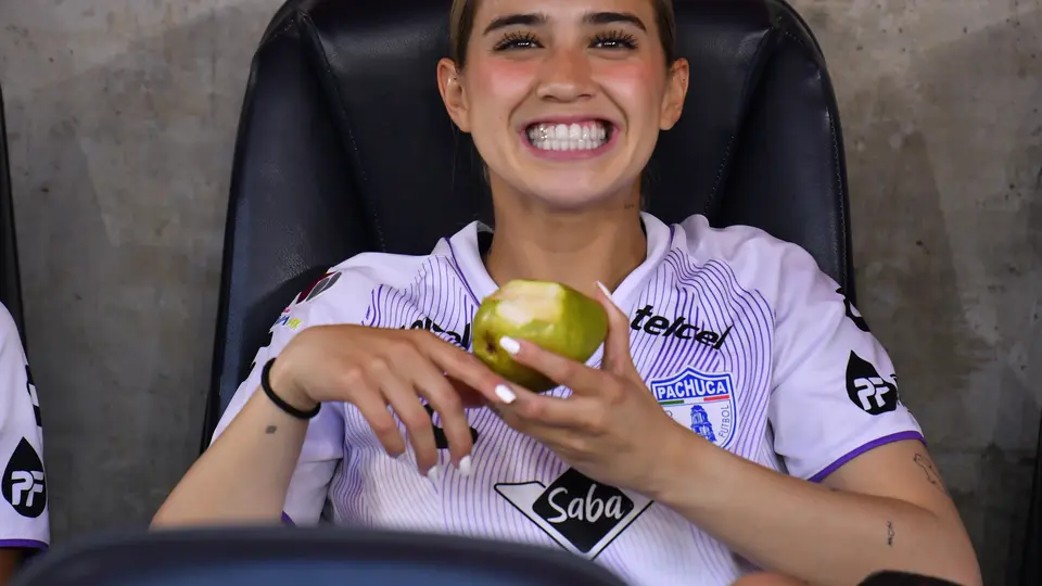Nailea Vidrio en la banca con Pachuca | IMAGO7