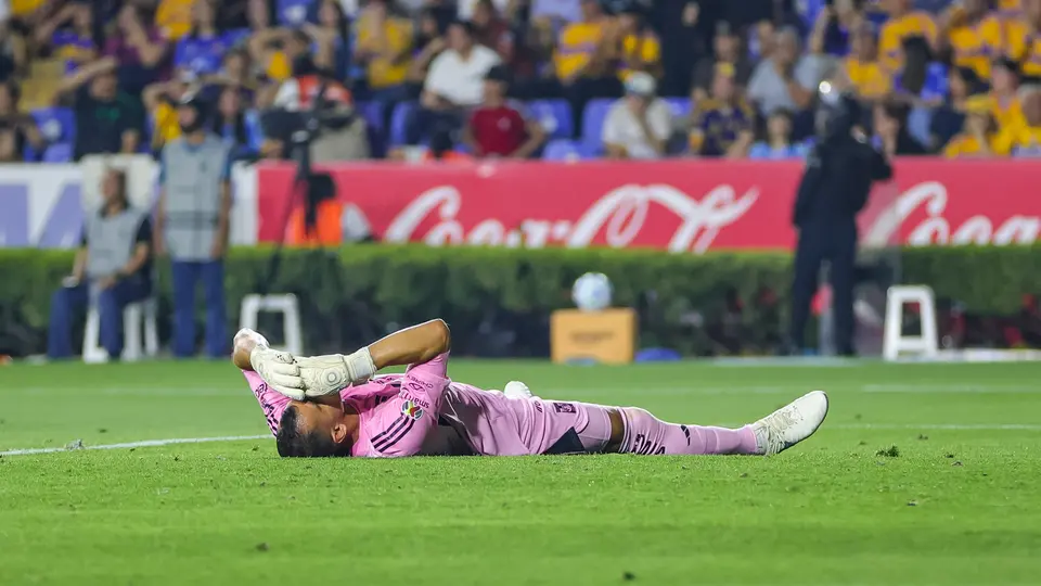Nahuel Guzmán en el partido ante Pachuca | IMAGO7