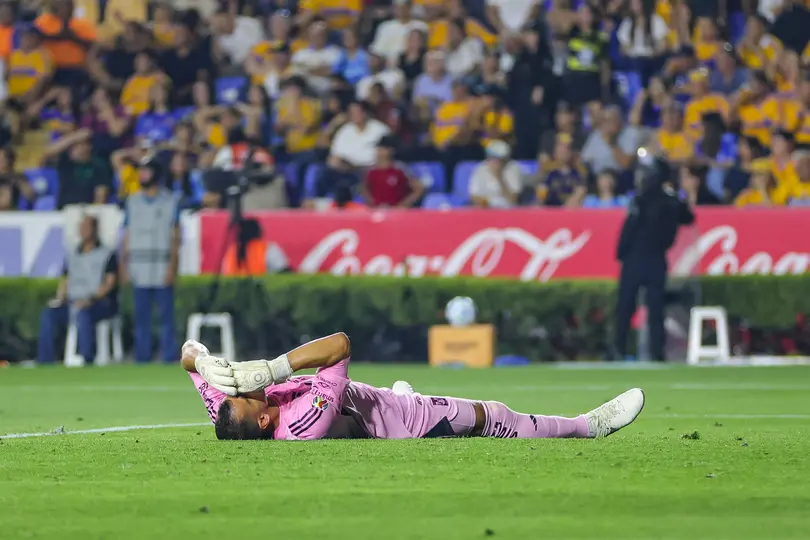 Nahuel Guzmán en el partido ante Pachuca | IMAGO7