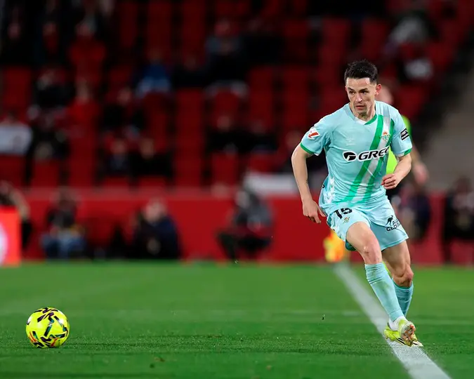 Álvaro Fidalgo podría ser titular con el Betis | X: @RealBetis