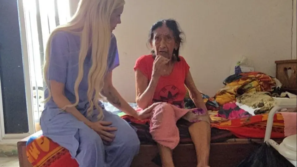 Su labor altruista la lleva a comunidades donde más se necesita y a otros países / IG: @dra.flaminia