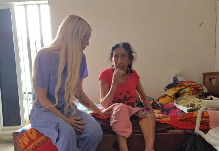 Su labor altruista la lleva a comunidades donde más se necesita y a otros países / IG: @dra.flaminia