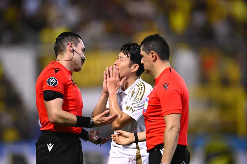 Gato Ortiz pitando un juego de CONCACAF l MexSport