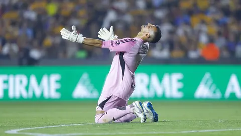 Nahuel Guzmán en el duelo ante Pachuca | IMAGO7