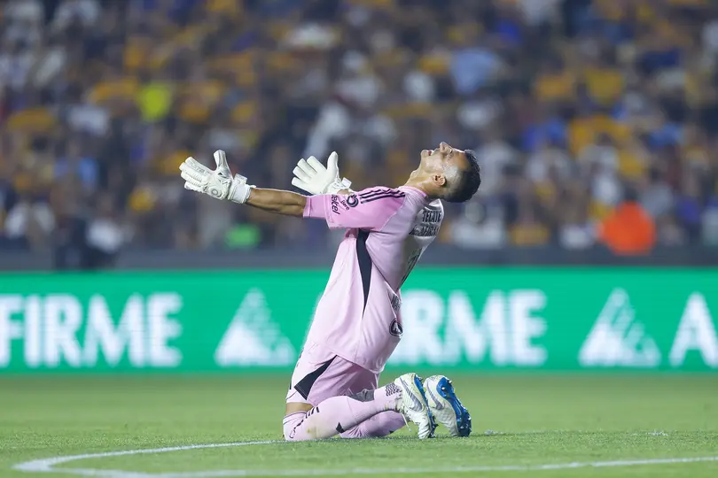 Nahuel Guzmán en el duelo ante Pachuca | IMAGO7