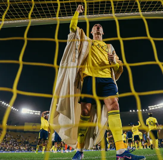 Cristiano Ronaldo celebrando tras doblete y 964 goles l X:AlNassrFC