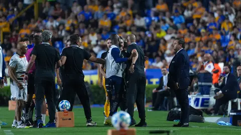 Así se pusieron en el área técnica tras polémica en el Tigres vs Pachuca l IMAGO7