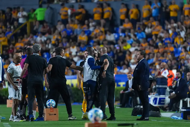 Así se pusieron en el área técnica tras polémica en el Tigres vs Pachuca l IMAGO7