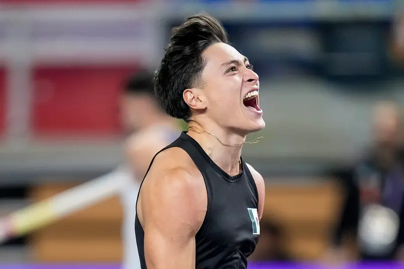 Erick Portillo celebrando su victoria en el Campeonato Mundial de Atletismo Indoor 2026 l AP