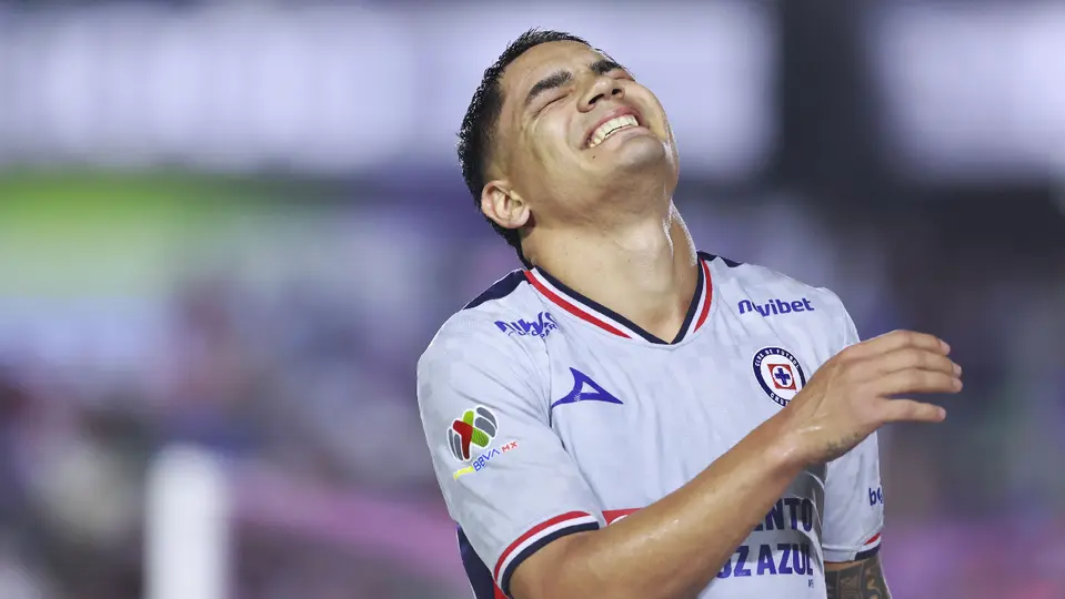 Gabriel 'Toro' Fernández, delantero de Cruz Azul, en lamento tras un fallo ante Mazatlán en la Jornada 12 del Clausura 2026 | MEXSPORT
