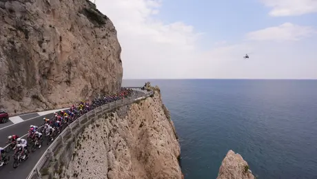 Escalofriante accidente provoca caos entre ciclistas en la Milano-Sanremo Femenil 2026