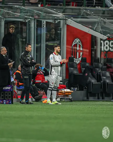 Santi Giménez entrando de cambio ante Torino l X:acmilan