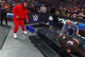 Jacob Fatu se cobra venganza de Drew McIntyre con brutal plancha sobre una mesa en SmackDown