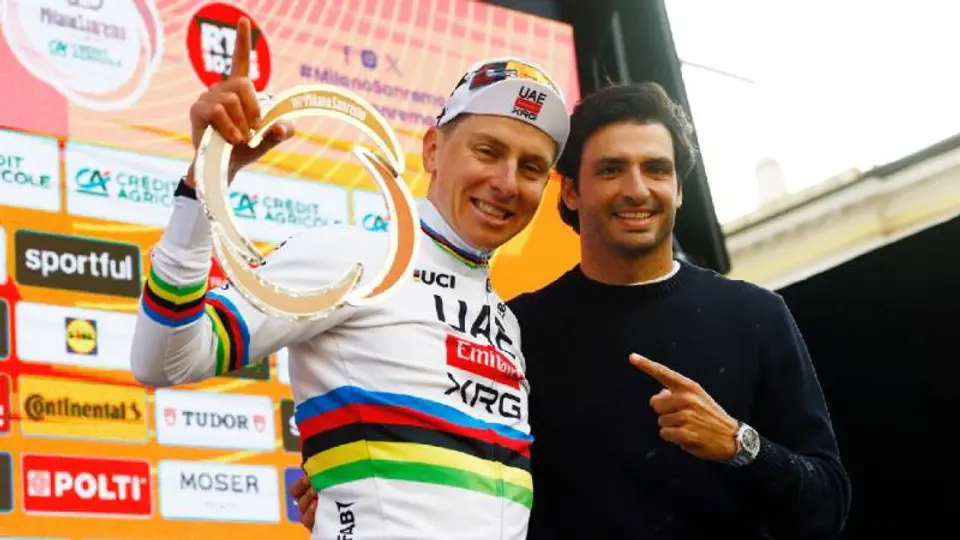 Tadej Pogačar y Carlos Sainz en Milano-Sanremo I x:@TeamEmiratesUAE