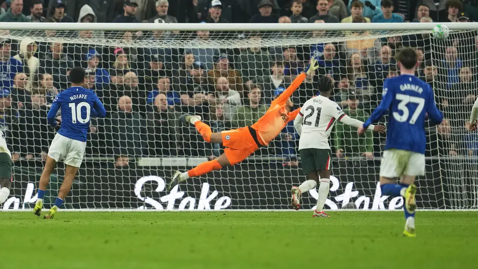 Gol de Iliman Ndiaye ante Chelsea en la Premier League I AP