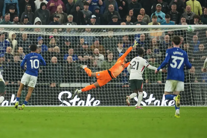 Gol de Iliman Ndiaye ante Chelsea en la Premier League I AP
